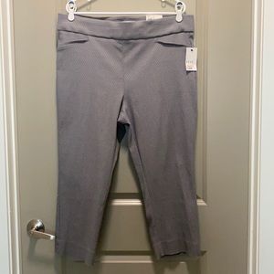 Pull on gray capri pants with diamond pattern